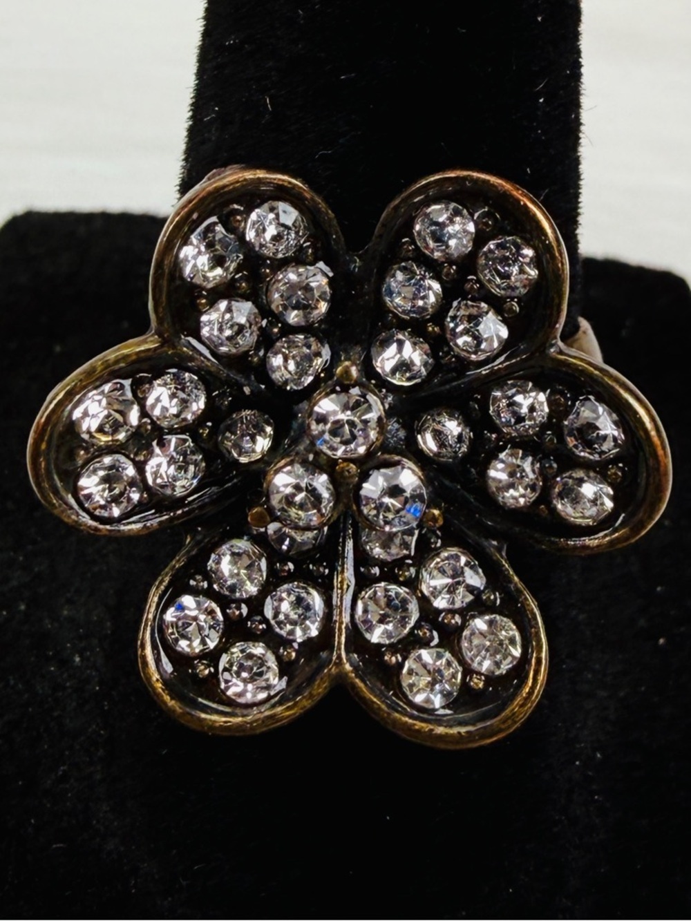 Pretty vintage weighted metal bling flower ring size 7 3/4